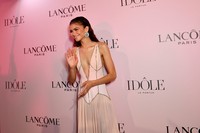 Zendaya Sweatshirt #3862034