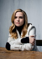 Zoey Deutch Longsleeve T-shirt #3677875