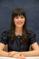 Zooey Deschanel Sweatshirt #2271179
