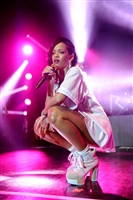Rihanna Longsleeve T-shirt #4083707