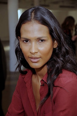 Thayna Santos posters